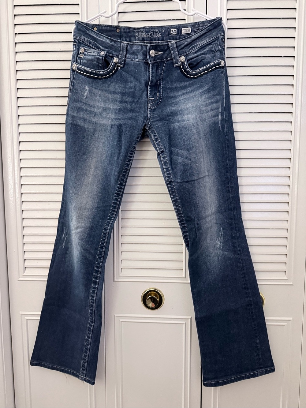 Miss Me Women's Medium-Dark Blue Skinny Jeans with Silver Hardware size 30
